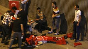 ATTENTION EDITORS - VISUAL COVERAGE OF SCENES OF INJURY OR DEATH - People react as bodies draped in Turkish flags are seen on the ground during an attempted coup in Ankara, Turkey July 16, 2016. REUTERS/Stringer ATTENTION EDITORS - THIS IMAGE WAS PROVIDED BY A THIRD PARTY. EDITORIAL USE ONLY. NO RESALES. NO ARCHIVES. TURKEY OUT. NO COMMERCIAL OR EDITORIAL SALES IN TURKEY. TEMPLATE OUT