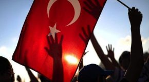 LA POLITIQUE TURQUE DANS UNE PHASE CRITIQUE