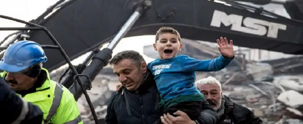 PLUS DE 20.000 PERSONNES TUEES DANS LES TREMBLEMENTS DE TERRE DE GRANDE MAGNITUDE EN TURQUIE ET EN SYRIE