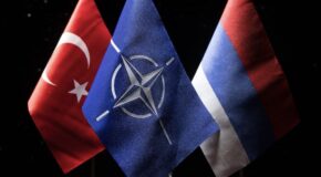 BAYRAKLARIN GÖLGESİNDE YENİ JEOPOLİTİK: TÜRKİYE’NİN NATO VE RUSYA ARASINDA DENGE ARAYIŞI
