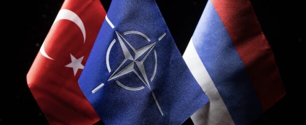 BAYRAKLARIN GÖLGESİNDE YENİ JEOPOLİTİK: TÜRKİYE’NİN NATO VE RUSYA ARASINDA DENGE ARAYIŞI