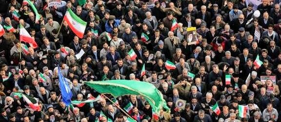 ULUSAL PARANIN DEĞER KAYBINDAN GÜVEN KRİZİNE: TOPLUMU DUYMAZDAN GELMENİN TEHLİKELERİ VE İRAN ÖRNEĞİ