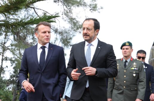 MACRON’UN KIBRIS ZİYARETİ: AVRUPALI DAYANIŞMASI TÜRKİYE’Yİ RENCİDE EDİYOR