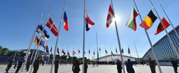 NATO: MODASI GEÇMİŞ BİR İTTİFAK MI, AVRUPA’NIN SON GÜVENCESİ Mİ?