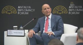 ABD’NİN ANKARA BÜYÜKELÇİSİ TOM BARRACK’IN 2026 ADF KONUŞMASI