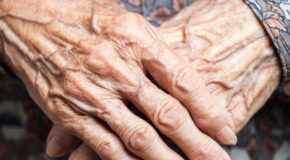 1 EKİM DÜNYA YAŞLILAR GÜNÜNDE İSPANYA VE TÜRKİYE: DAYANIŞMA İLE YALNIZLIK ARASINDA