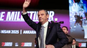 ÖZGÜR ÖZEL EST RÉÉLU PRÉSIDENT DU CHP (NOVEMBRE 2025)